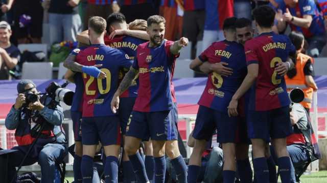 ريمونتادا درامية تقرب برشلونة من لقب الليغا بعد فوز مثير على ريال مدريد
