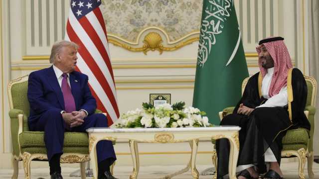 'بالله لا تصبوا هالقهوة' ترامب يرفض مرتين تناول فنجان قهوة في السعودية فما القصة؟
