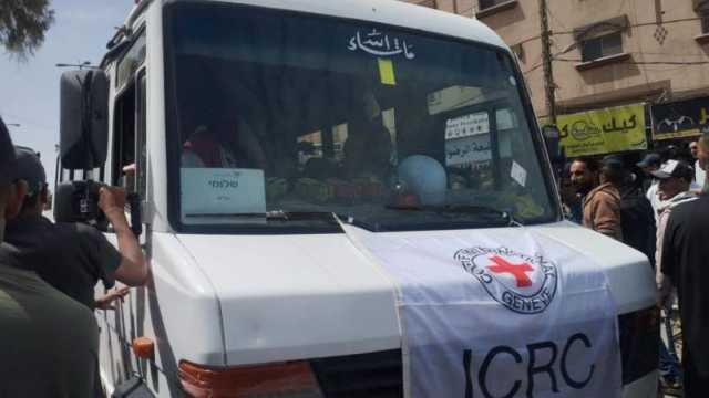 وصول تسعة أسرى فلسطينيين إلى قطاع غزة بعد أن قضوا 19 شهرا في سجون إسرائيل