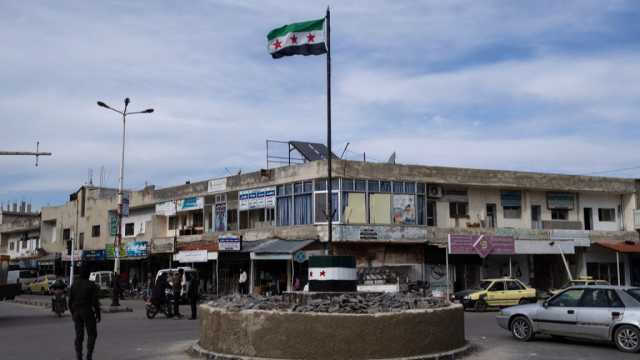 تحت تهديد السلاح... احتجاز محافظ السويداء السورية مقابل الإفراج عن سجين