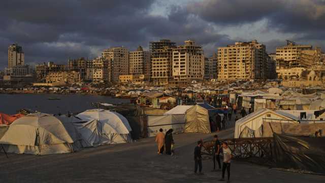 لا ماء ولا طعام.. آلاف الفلسطينيين يصارعون الجوع والعطش والخوف في قطاع غزة