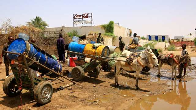 إشتباكات متصاعدة وكوليرا منتشرة.. الأزمات تخنق السودانيين