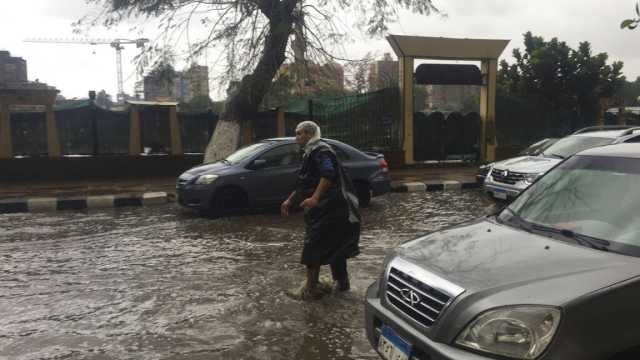 عاصفة غير متوقعة تضرب الإسكندرية: صواعق وأمطار غزيرة تشلّ حركة المدينة