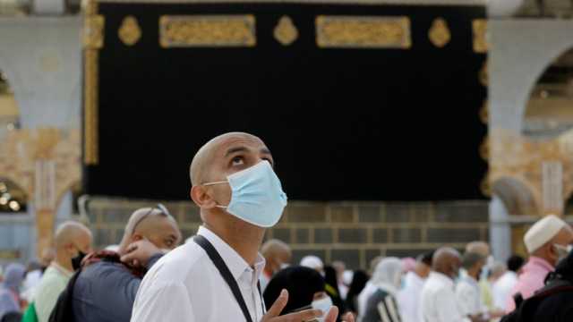 حرير طبيعي وذهب خالص.. لماذا تُرفع كسوة الكعبة وكم تبلغ تكلفتها؟