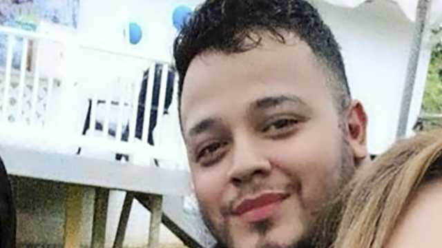 الولايات المتحدة تعيد رجلًا تم ترحيله إلى السلفادور لاتهامه بتنظيم تهريب البشر