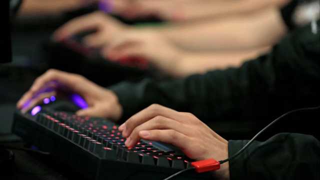 هل هي لقطات حقيقية أم من ألعاب الفيديو؟ لبس إعلامي عالمي بسبب مقاطع مزيفة عن حرب روسيا وأوكرانيا