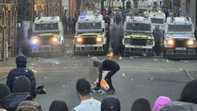 ليلتان من الغضب في أيرلندا الشمالية.. عنف وشغب على خلفية اعتداء جنسي مزعوم