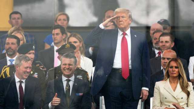 ترامب يتوعّد إيران بـ 'قوة غير مسبوقة' وطهران تُحدّد شرطاً لوقف الهجمات على إسرائيل