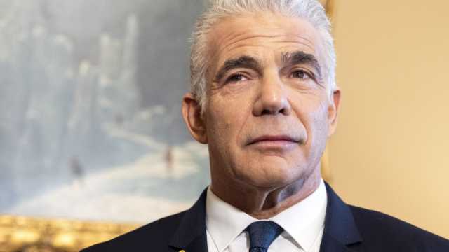 'لحسن الحظ لم يكونوا هنا'.. هكذا علق لابيد بعد إصابة صاروخ إيراني لغرفة حفيدته