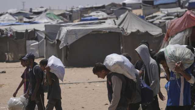 بحثوا عن الطحين فعادوا جثثا.. قصف إسرائيلي يقتل 64 فلسطينيا أمام مركز توزيع المساعدات