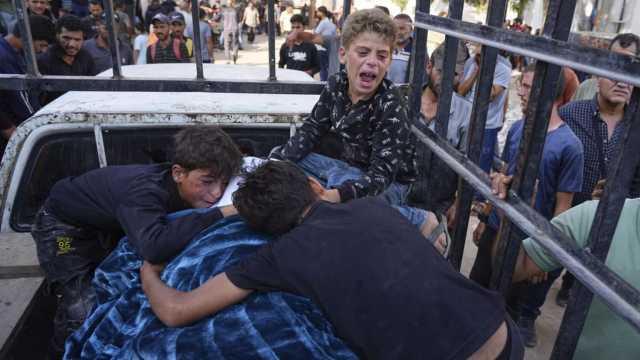 بقلوب مكلومة.. غزة تودّع أبناءها الذين قضوا في طوابير الجوع بعد قصف إسرائيلي
