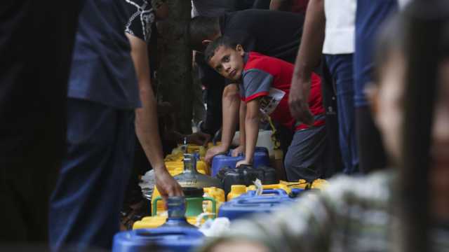 أزمة مزدوجة في غزة: العطش يوازي الجوع والموت يحاصر الباحثين عن المساعدات