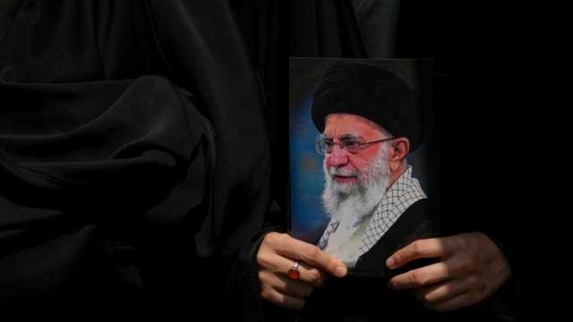 الأحداث تتسارع والضربات في تزايد.. هل تنذر المؤشرات بنهاية وشيكة للنظام الإيراني؟