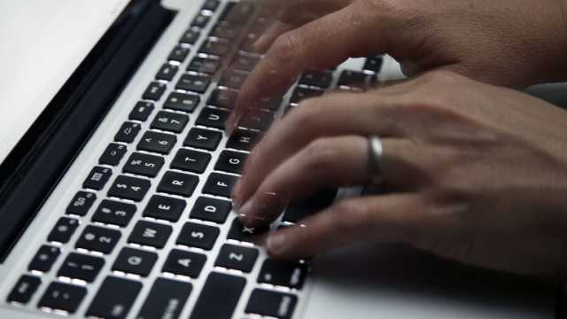 ماذا لو فقدت وظيفتك؟ توصيات خبراء للحفاظ على صحتك العقلية وإدارة أمورك المالية