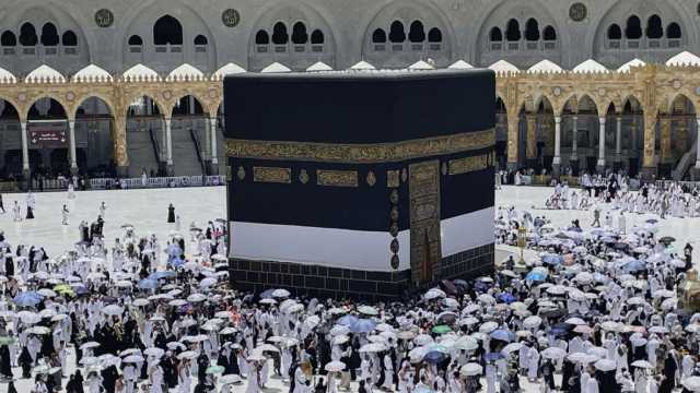 بخيوط من ذهب وحرير أسود.. الكعبة ترتدي كسوتها الجديدة مع بداية السنة الهجرية