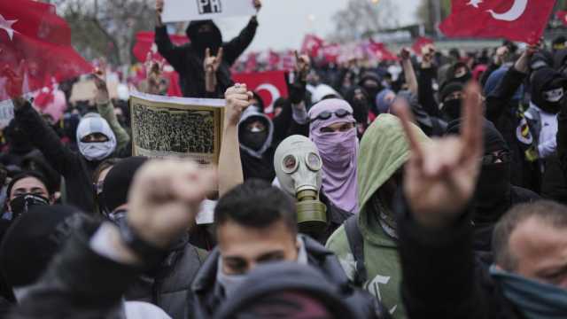 تركيا: اعتقال 157 معارضًا في إزمير بينهم رئيس بلدية سابق بتهمة 'الفساد'