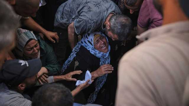 غزة تحت النار: عشرات القتلى بسبب القصف وفي طوابير انتظار المساعدات