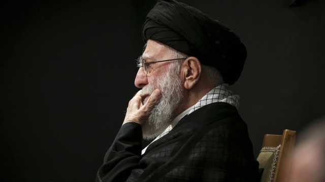 حساب فارسي يُنسب للموساد: خامنئي يقضي معظم وقته نائماً أو تحت تأثير مواد مخدرة