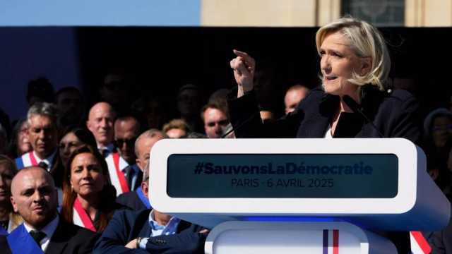 لوبان تلجأ للقضاء الأوروبي بعد إسقاط أهلّيتها للرئاسة