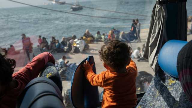 أزمة متصاعدة في جزيرة كريت.. أكثر من 500 مهاجر يصلون ميناء لافريو في اليونان