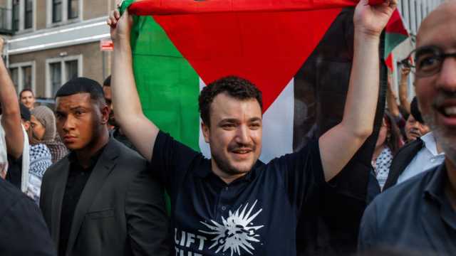 هل يحصل الناشط محمود خليل على 20 مليون دولار تعويضًا عن احتجازه في الولايات المتحدة؟