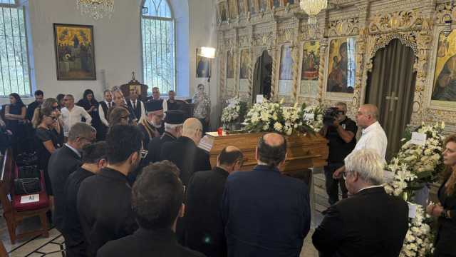 سلموا لنا عليه.. تشييع زياد الرحباني إلى مثواه الأخير وعيون اللبنانيين على السيدة فيروز