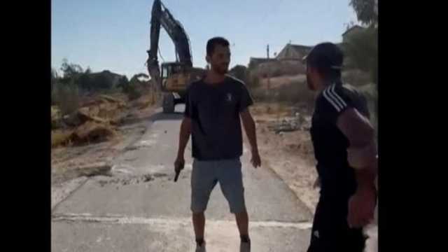 مستوطن إسرائيلي يقتل ناشطًا فلسطينيًا شارك في فيلم لا أرض أخرى الحائز على جائزة الأوسكار
