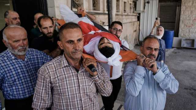 بلدة عقربا الفلسطينية تودّع معين أصفر بعد مقتله على يد مستوطنين في الضفة الغربية