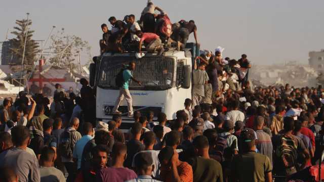 الأزمة في غزة مستمرة.. استهداف طوابير الجوعى يخلف أكثر من 52 قتيلًا