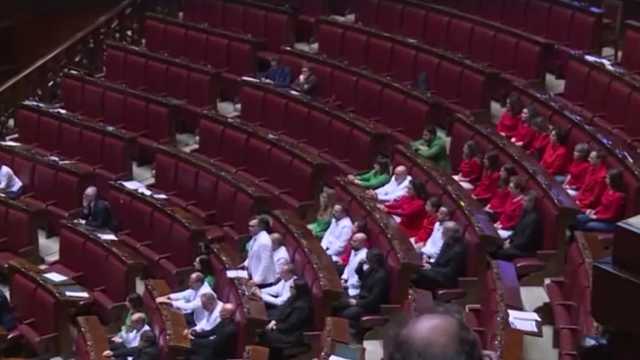 إيطاليا: ألوان العلم الفلسطيني تكسو مقاعد البرلمان في احتجاج لنواب المعارضة