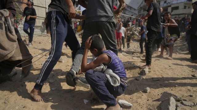 قتلى في قصف إسرائيلي على غزة والأمم المتحدة تحذر من تفاقم الأزمة الإنسانية