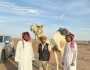 قبائل نهد في السعودية تهدي الرحالة اليمني منير الدهمي جمل لاستئناف رحلته إلى مكة المكرمة