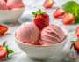 آيسكريم الفراولة المثلج صحي ومثالي للصيف