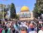 الجمعة الأخيرة : عشرات الآلاف في الأقصى رغم قيود الاحتلال