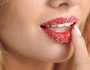 3 طرق فعالة لتفتيح الشفاه الداكنة في المنزل