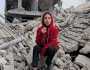 طفلة غزية تبحث عبثا عن ذكرياتها تحت أنقاض منزلها