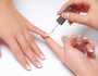 لماذا يتعيّن عليك تفقد مكونات طلاء الأظافر الشفاف قبل شرائه؟