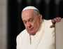 الفاتيكان: البابا في وضع حرج وليس خارج دائرة الخطر