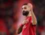 تعليق ساخر وغناء الجماهير.. هل انتهت أزمة محمد صلاح مع ليفربول؟