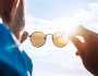 ارتداء نظارة شمسية خلال فصل الصيف يحمي من أمراض وأضرار عدّة