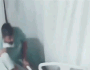 بالفيديو.. طبيب يعتدي على مريض بالضرب