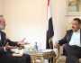 وزير الخارجية يلتقي منسق الشئون الانسانية في اليمن