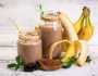 طريقة عمل سموزي الموز بالكاكاو بخطوات سهلة.. «مشروب مرطب ومنعش»