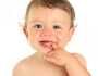 4 طرق فعالة لتسكين آلام الطفل أثناء التسنين.. قطنة الثلج والإلهاء