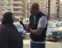 «حياة كريمة» تخرج عن المألوف وتعطي العيدية للمواطنين في الشارع