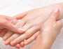 منها زيت الزيتون واللوز.. وصفات طبيعية لتنعيم اليدين