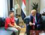 وزير التعليم يستقبل طالب الصف السادس الابتدائي ويوجه بإعفائه من المصروفات