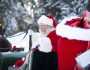 عجائب الكريسماس.. بابا نويل يتعرض للسرقة تحت تهديد السلاح أثناء توزيع الهدايا «فيديو»
