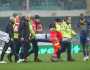مهاجم فيورنتينا يغادر المستشفى بعد سقوطه في الملعب خلال مباراة بالدوري الإيطالي