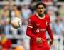 نيوكاسل يستهدف التعاقد مع مدافع ليفربول كوانساه